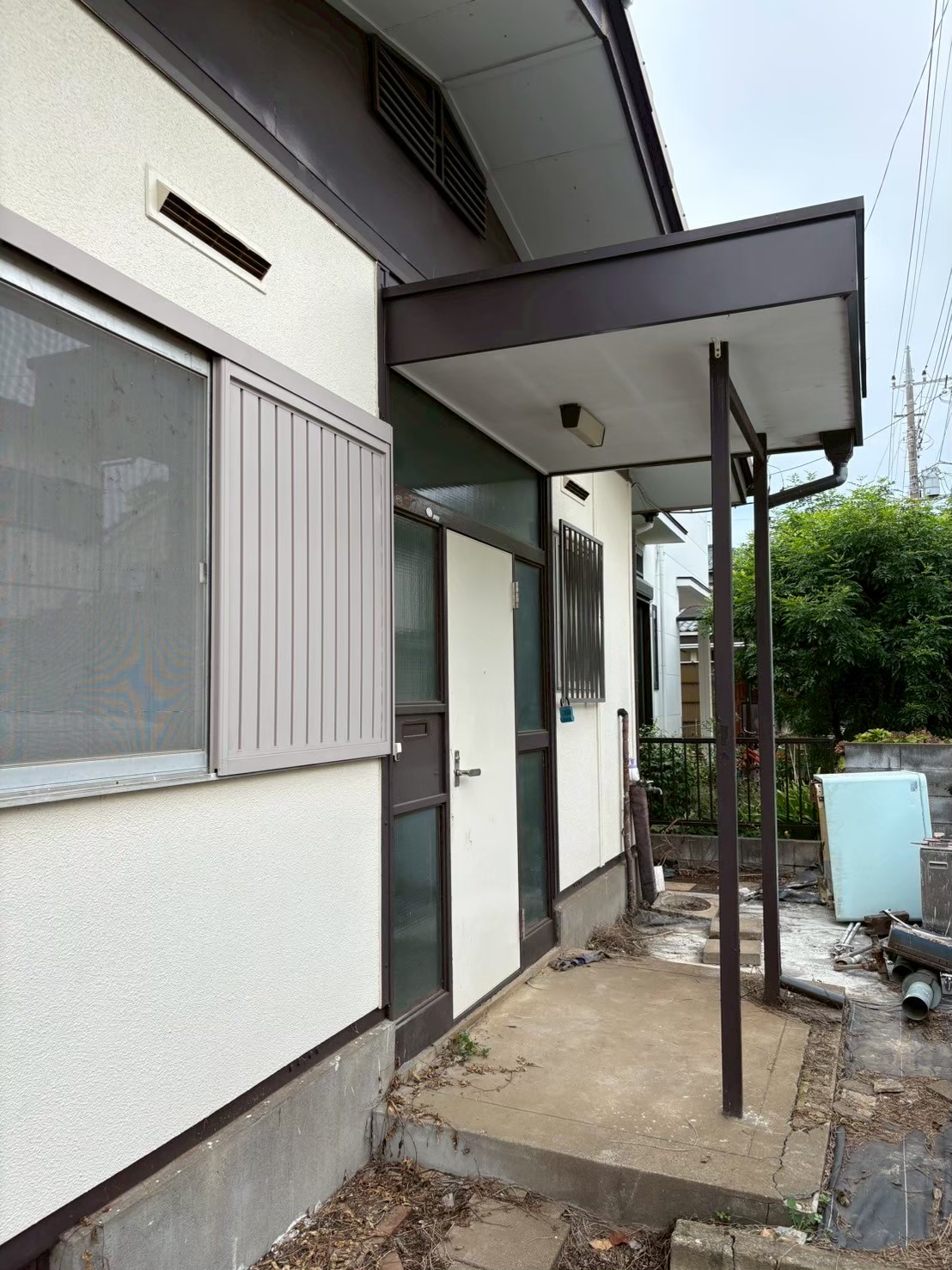 土地は広いのに駐車場がないボロ家/空き家